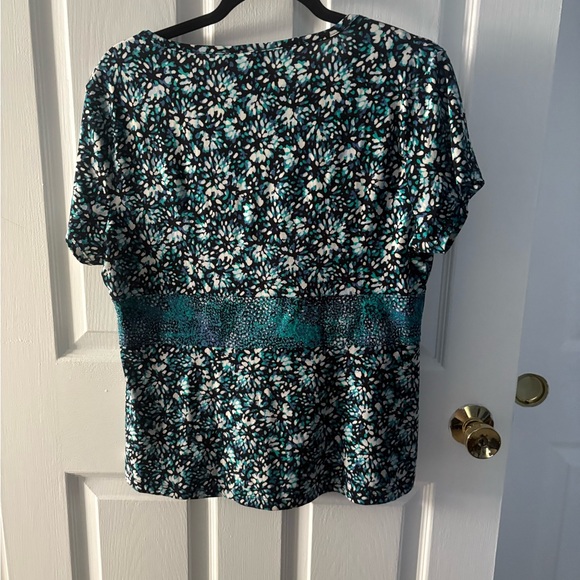 Elle Teal and Black Floral V-Neck Blouse - Picture 5 of 7